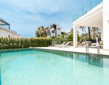 Villa for sale in Marbella East - W-04AEBO