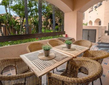 Apartment for sale in Estepona East - R4021156