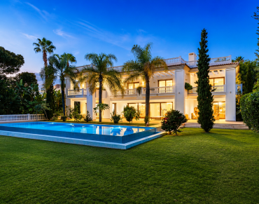 Villa for sale in Estepona East - CP27817
