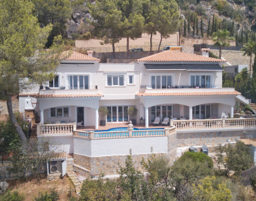 Villa for sale in Calvià / Costa d'en Blanes - 235518