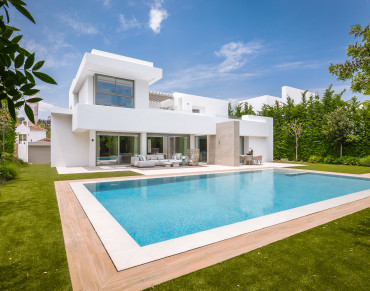 Villa for sale in Estepona East - JUST-00774P