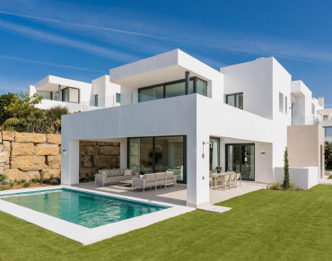 Villa for sale in Estepona West - 430-13941P-DUP
