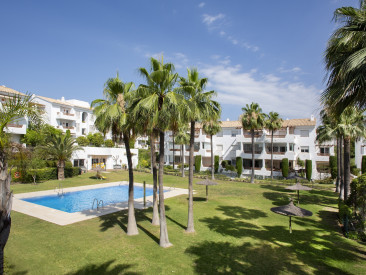 Apartment in Estepona — photo 2
