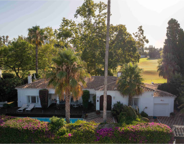 Detached villa, perfectly positioned frontline to Guadalmina Golf