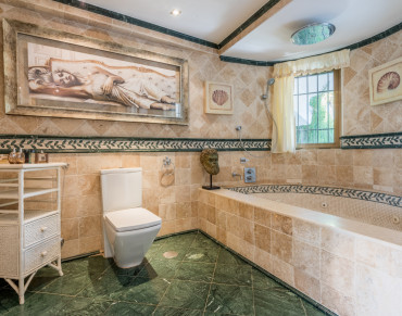 House for sale in Marbella Golden Mile - PANR-16501
