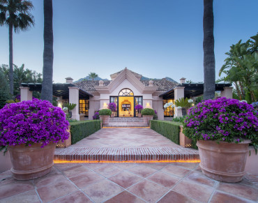 Villa for sale in Marbella Golden Mile - V3031AP