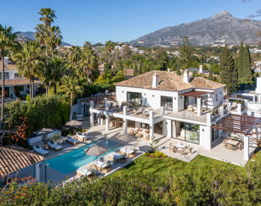 Villa for sale in Nueva Andalucia - SV2555
