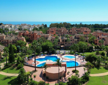 Apartment for sale in Estepona - R5346985
