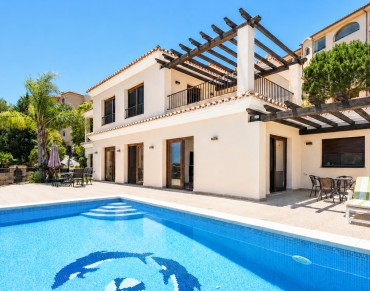 Villa for sale in Marbella East - W-049PGN