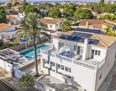 Villa for sale in La Zenia - EE11027