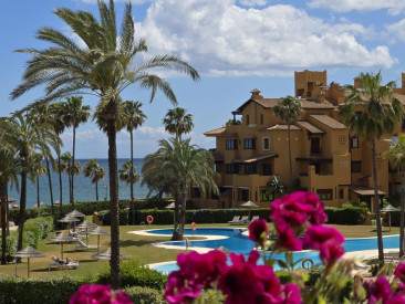 Apartment in Estepona — photo 2
