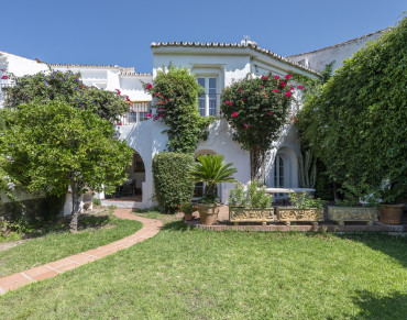 Town House for sale in Marbella East - W-02XSXH