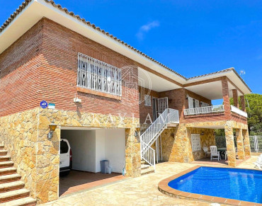 House for sale in Cala Canyelles - LDM037