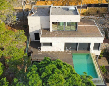 House for sale in Cala Canyelles - LDM076