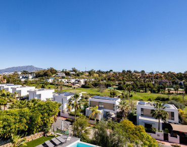 Villa for sale in Estepona East - PANR-16507