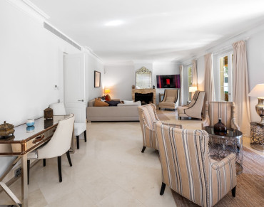 Villa for sale in Marbella Golden Mile - KRE17966