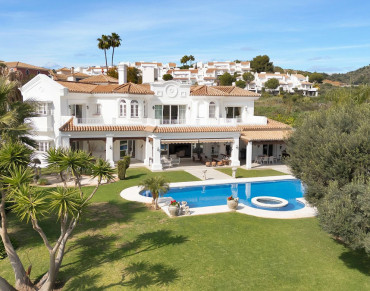 Villa for sale in Nueva Andalucia - 885-00565P
