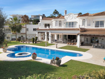 Villa in Marbella — photo 2