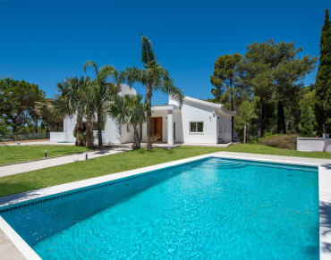 Villa for sale in El Madronal - 553-00196P