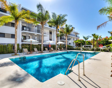 Apartment for sale in Estepona - R5437429