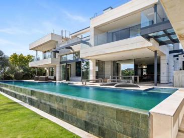 Villa in Marbella — photo 2
