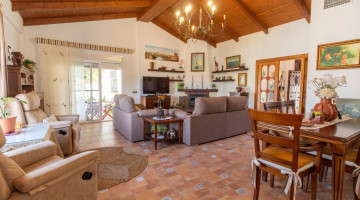 Villa for sale in Entrerrios, Málaga €890.000 — photo 2 of 39