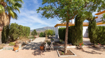 Villa for sale in Entrerrios, Málaga €890.000 — photo 3 of 39
