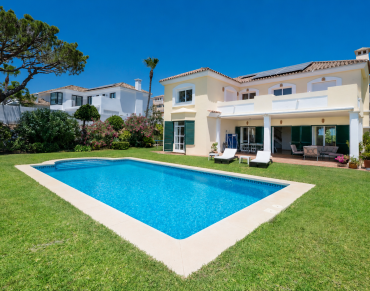 Villa for sale in Marbella East - W-04AJY2