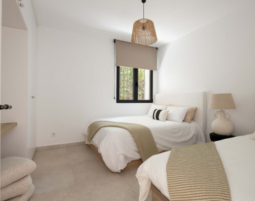 Villa for sale in Estepona East - 885-00571P