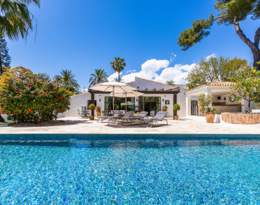 Villa for sale in Marbella East - 885-00572P