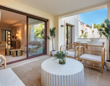 Apartment for sale in Nueva Andalucia - 885-00577P