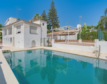 Villa for sale in Nueva Andalucia - 5899MLV