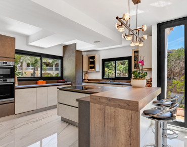 Villa for sale in Marbella East - W-02UV93