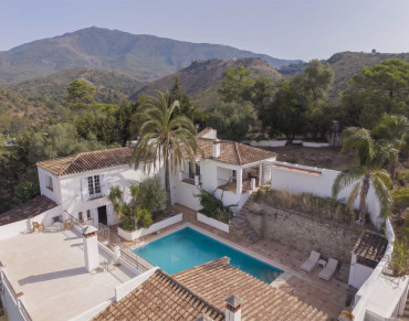 Villa for sale in Benahavis Centro - W-04ANCW