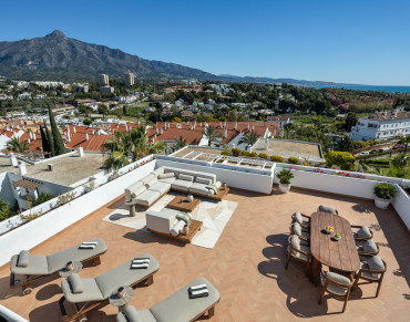 STYLISH RENOVATED APARTMENT WITH SEA & MOUNTAIN VIEWS