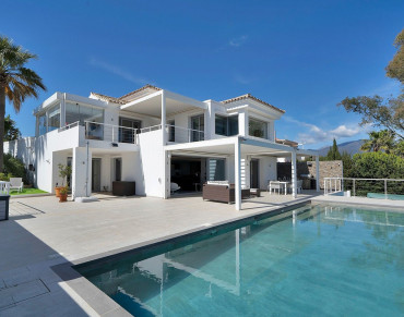 Villa for sale in Nueva Andalucia - 343-R5324965