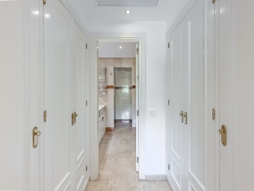 Apartment in Estepona — photo 4