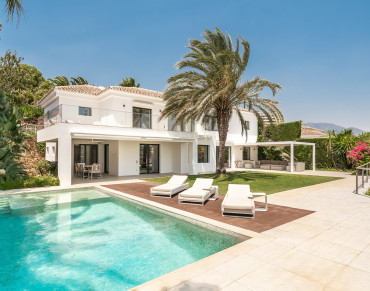 Villa for sale in Marbella East - W-04A194