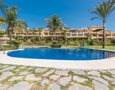 Apartment for sale in Nueva Andalucia - R112-07261