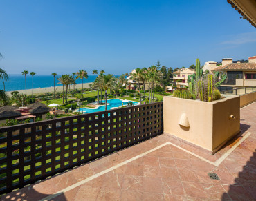 Penthouse for sale in Estepona East - KSSIR-27208P