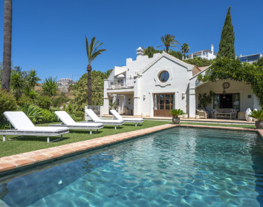 Villa for sale in Estepona East - LS50221