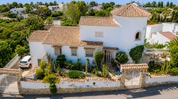 Villa for sale in Baladrar, Benissa €685.000 — photo 2 of 36