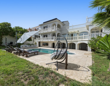 Villa for sale in Mijas Costa - ST6391