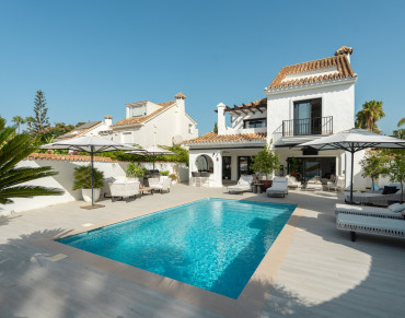 Villa for sale in Nueva Andalucia - 885-00578P