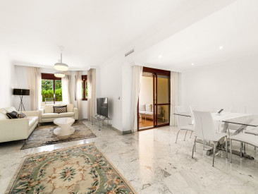 Town House in Marbella — photo 3