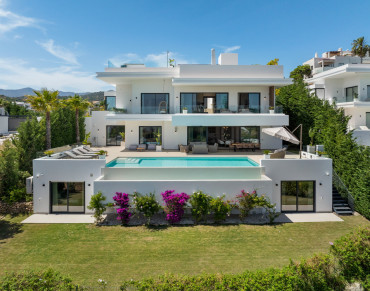 Villa for sale in Estepona East - CP31151