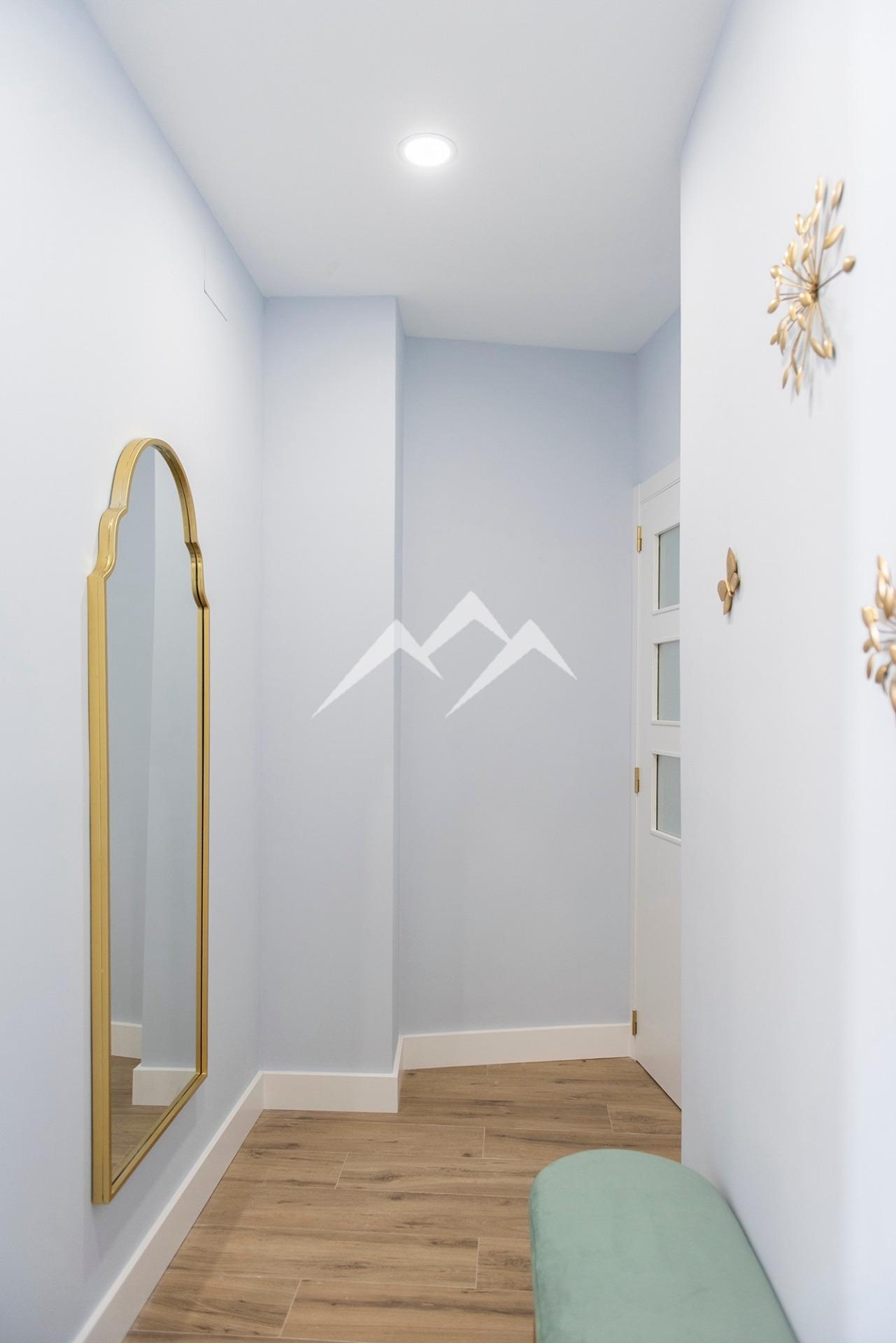 211703/8832 - House in Valencia