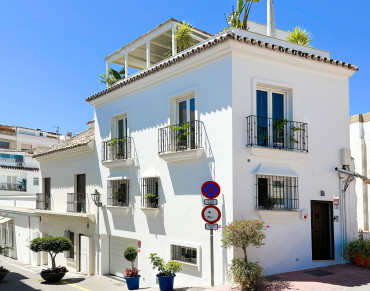 Town House for sale in Estepona Town - TMRT11646