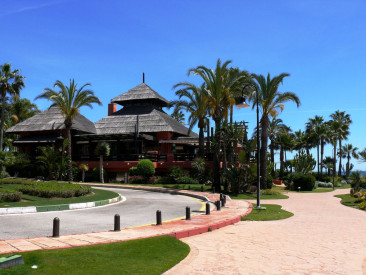 Apartment in Estepona — photo 3