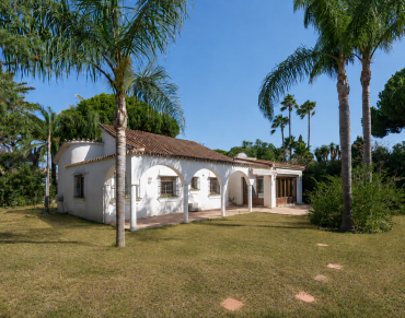 Villa for sale in Marbella East - W-04B9NR